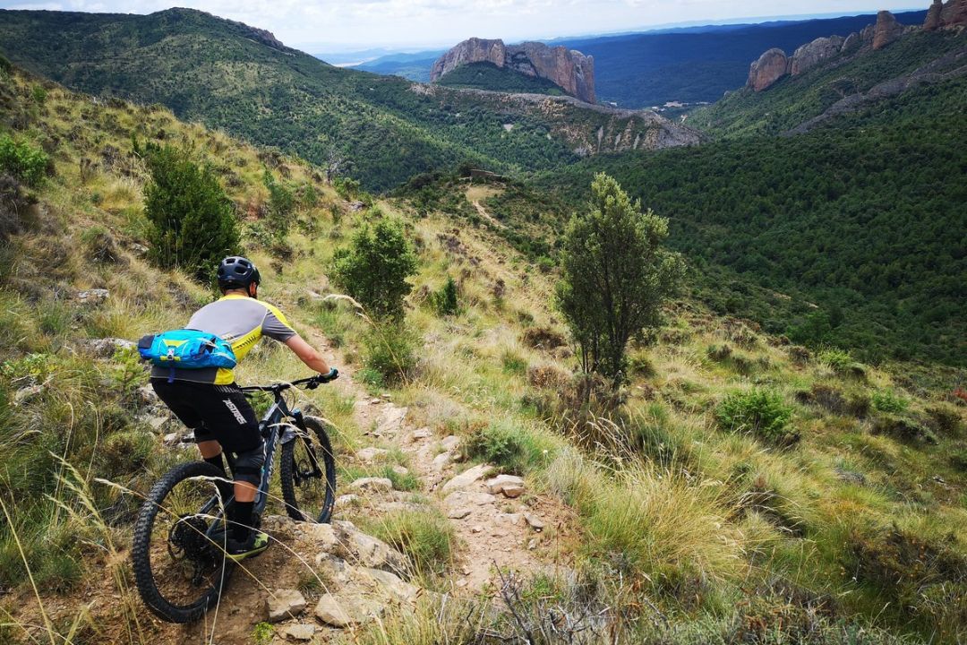 Las Mejores Rutas BTT en La Hoya de Huesca: Pedalea desde el Llano hasta el Reino de los Mallos